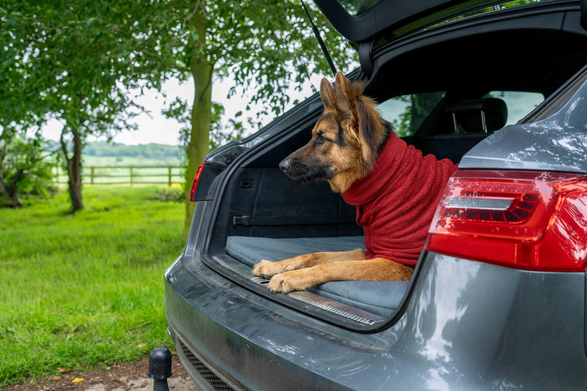 Ruff & Tumble Crate Mat Boot Bed in Storm in a car boot
