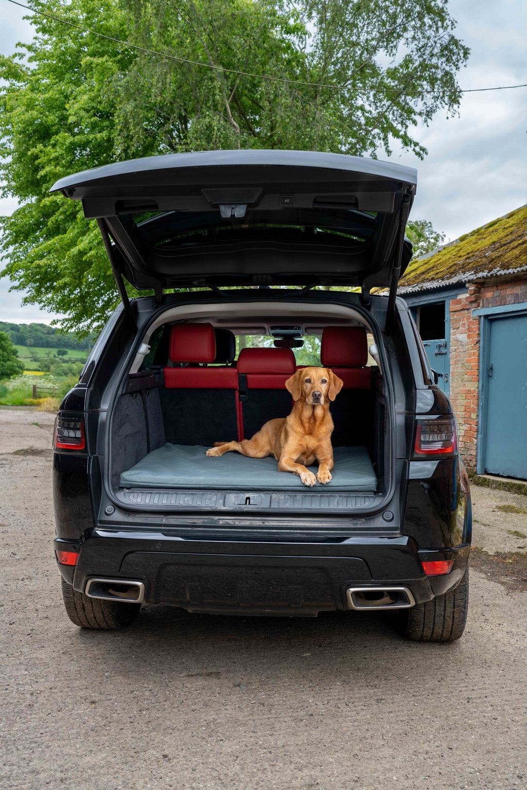 Ruff & Tumble Crate Mat Boot Bed in Storm in a vehicle