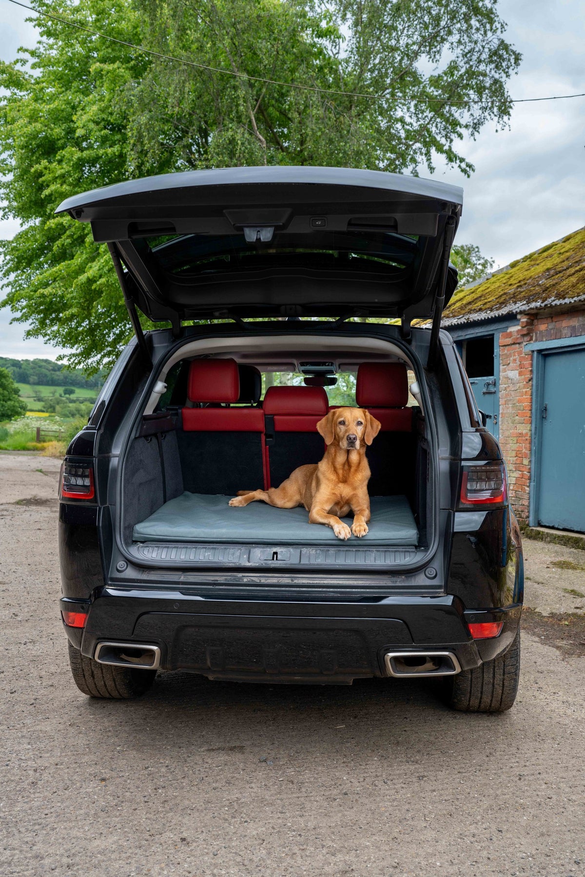 Ruff & Tumble Crate Mat Boot Bed in Storm in a vehicle