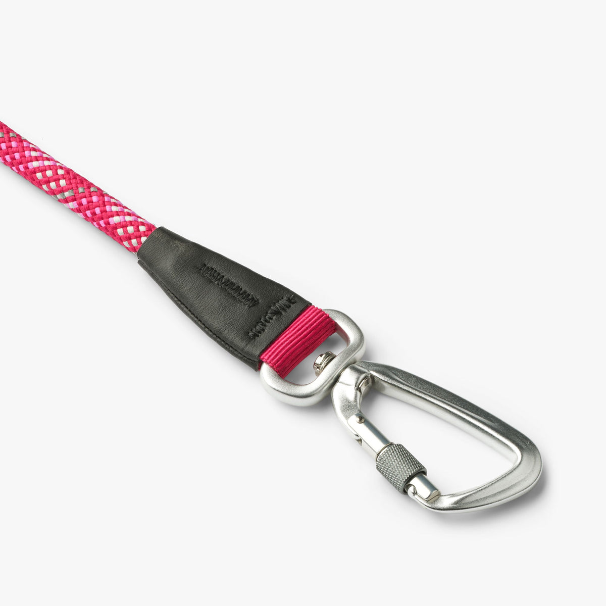 DOG Copenhagen Urban Rope Leash in Wild Rose – hardware detail