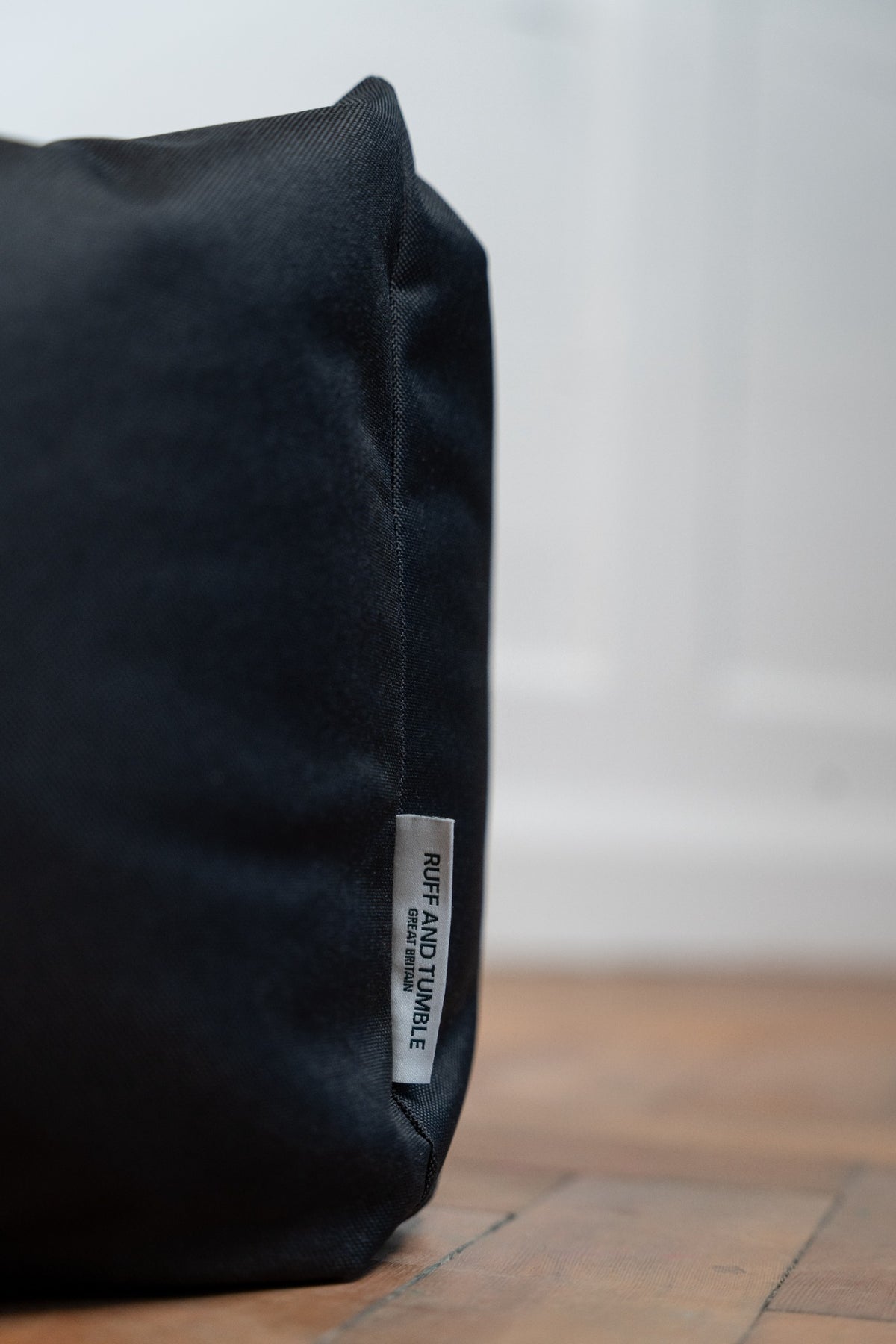 Ruff & Tumble Waterproof Burnham Bolster Dog Bed in Black detail